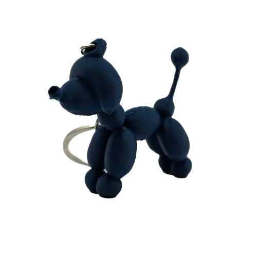 Donkerblauwe ballonhond sleutelhanger tegen een witte achtergrond.