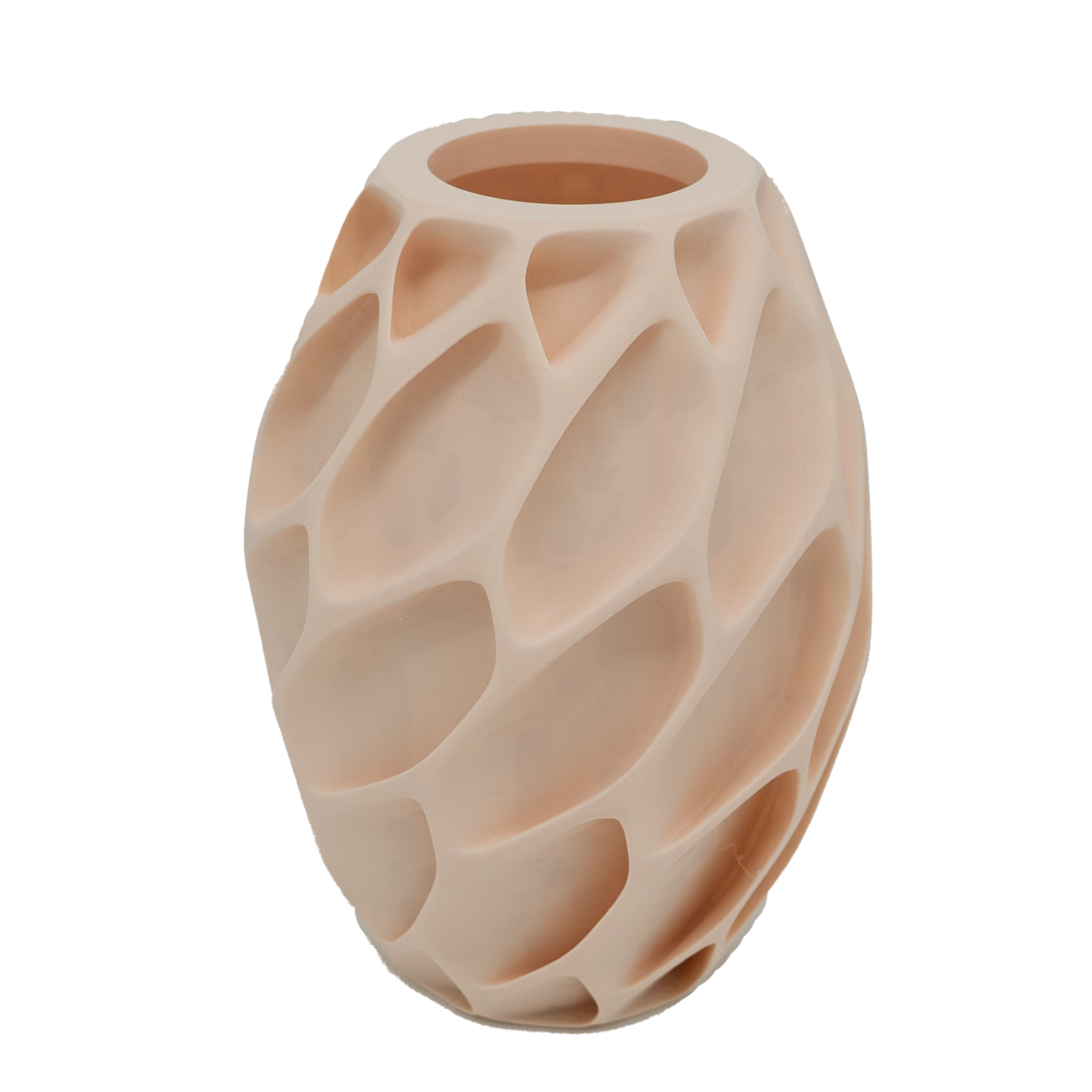 Beige vaas met organische, uitgesneden patronen die doen denken aan bladeren of schubben.