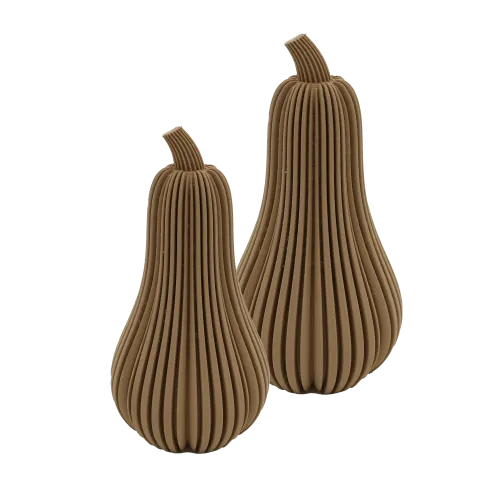Twee decoratieve objecten in de vorm van peervormige gloeilampen met ribbels, bruin van kleur.