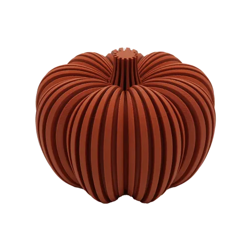 3D-geprinte oranje pompoen met ribbelige textuur en gestroomlijnde vorm op een witte achtergrond.