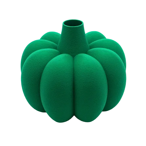 Groene, moderne vaas met golvende, bloemachtige vorm en een taps toelopende hals.